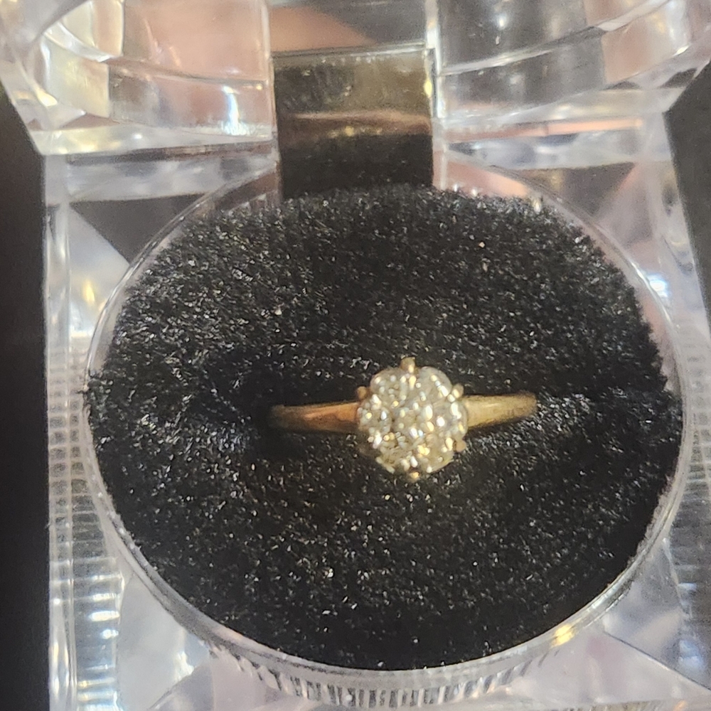 Vintage Solid Gold Diamond Ring - Picture 7 of 16